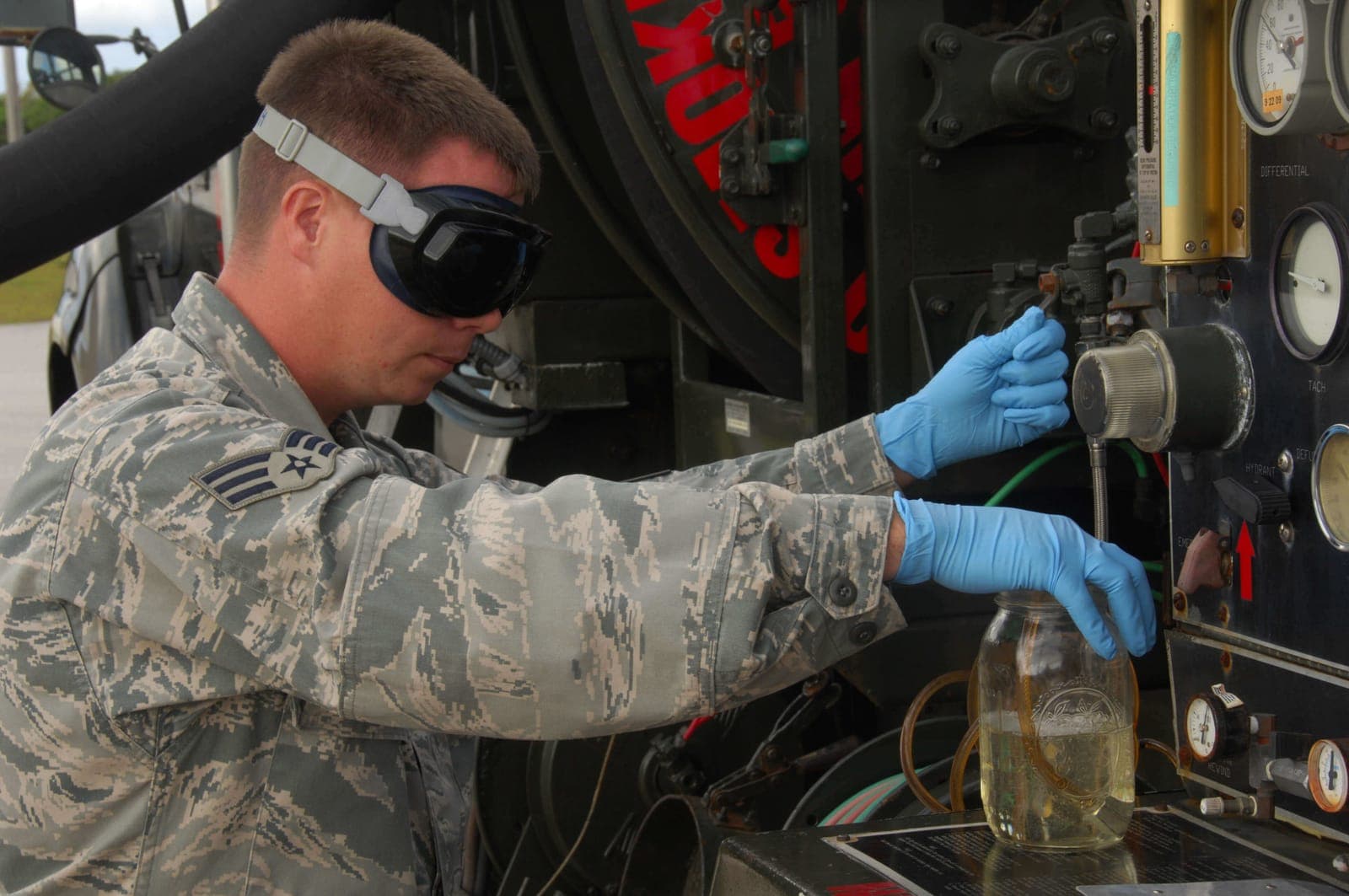 Fuels (2F0X1) Airmen at work