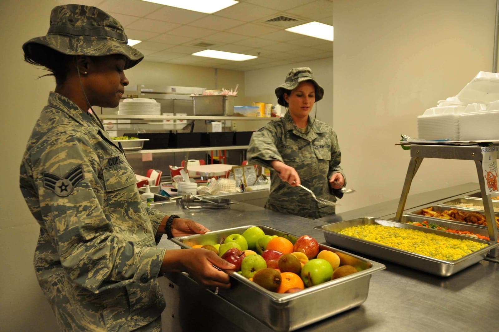 Diet Therapy (4D0X1) Airmen at work