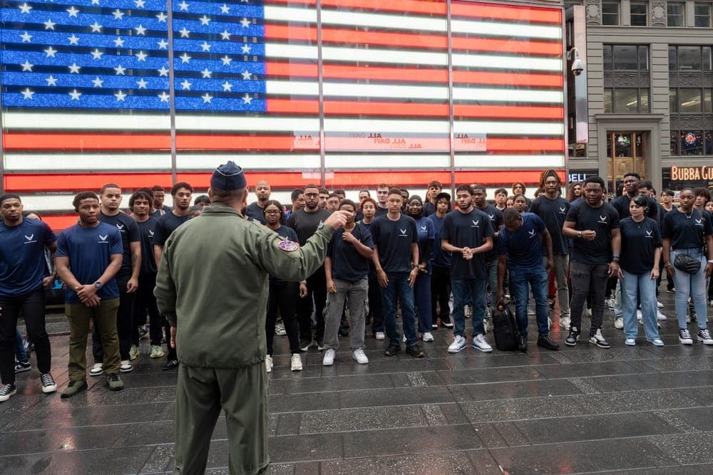 Prospective Air Force enlistees taking the oath of enlistment during a DEP ceremony